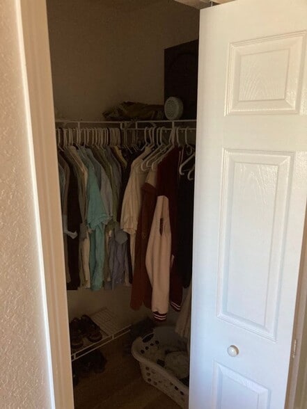 Building Photo - Short term FULLY FURNISHED vacation rental ,3/2 Pool Home on canal