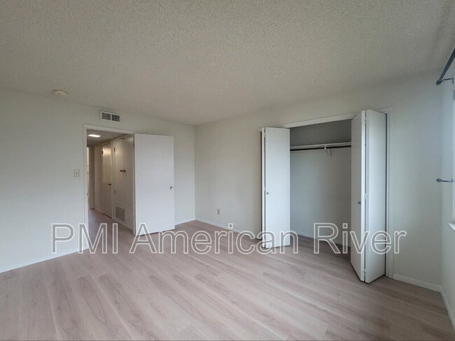 Building Photo - 602 Lelandhaven Way