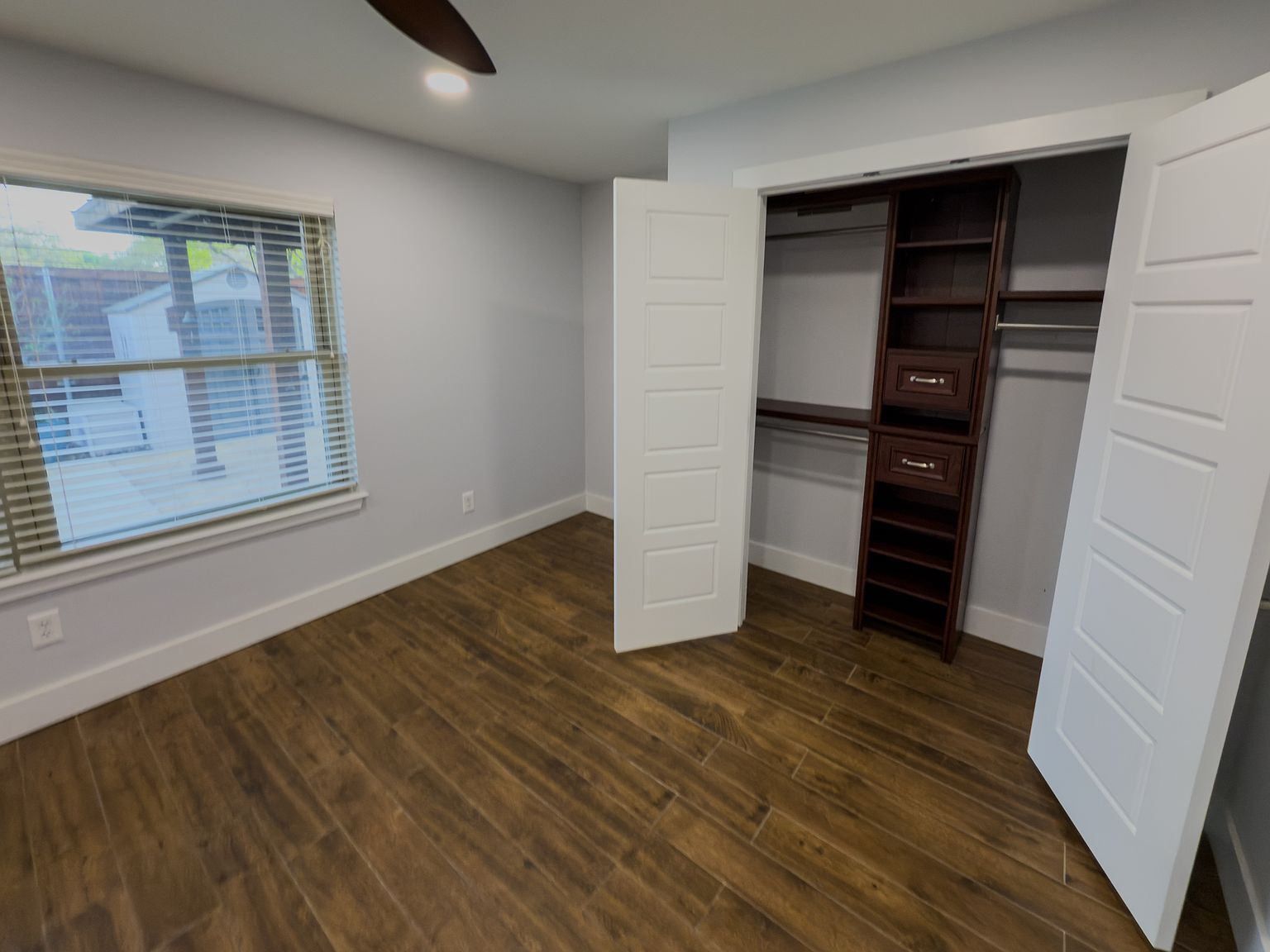 Bedroom with windows and ceiling fan (another angle) - 2006 Candle Ct