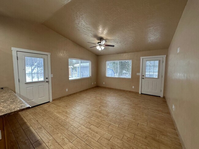 Building Photo - 36328 Murray Ln