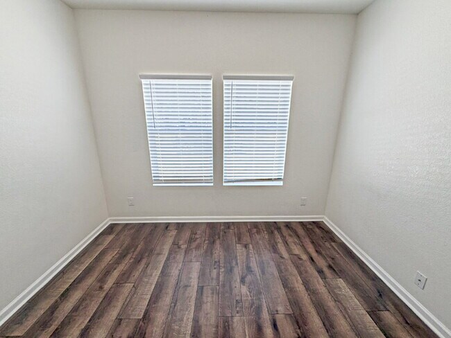 Building Photo - 338 SW 42nd St