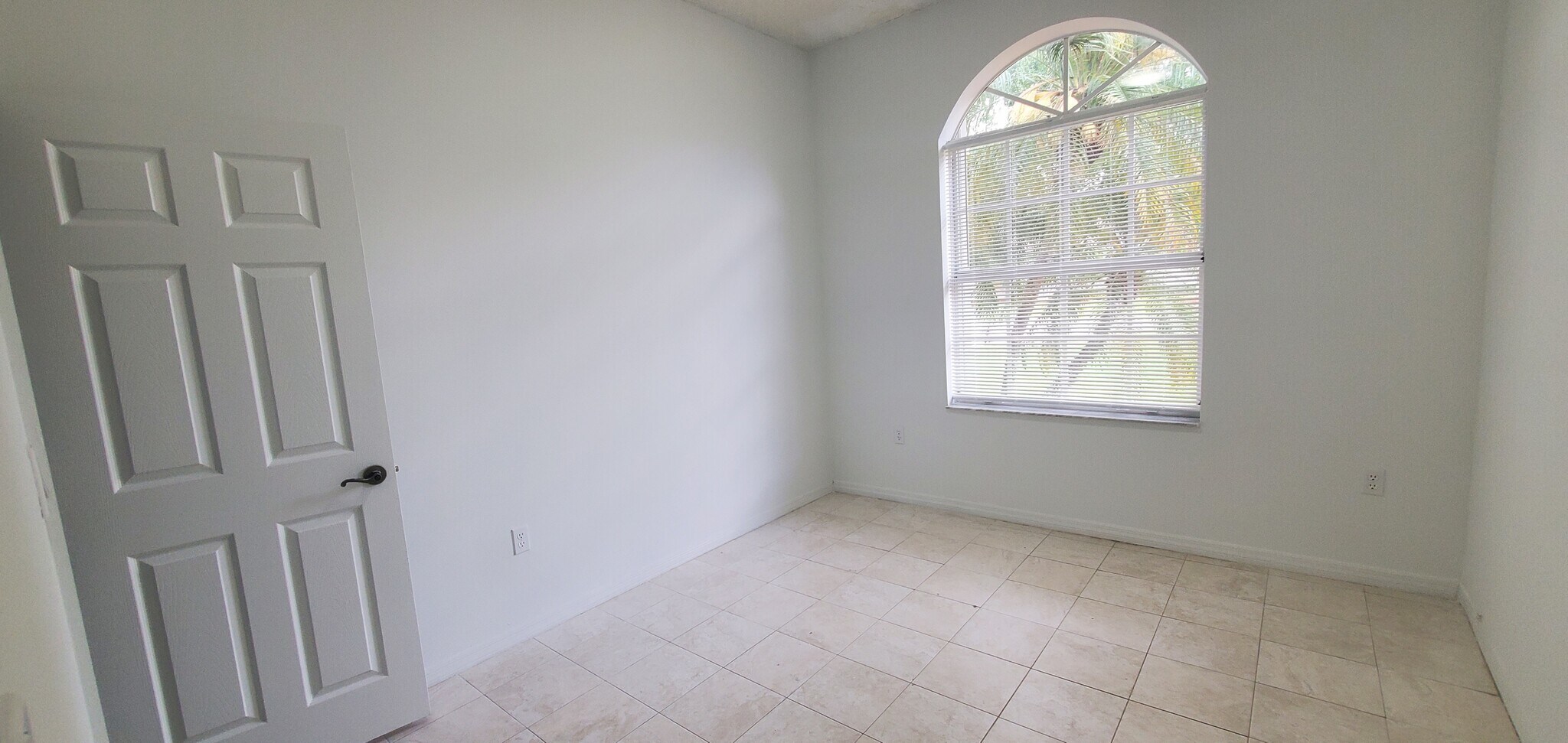 Building Photo - 420 SE 23rd Ln