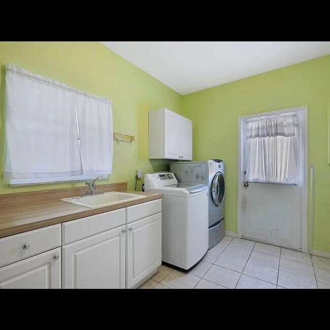 Building Photo - 960 48th Ave