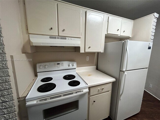 Primary Photo - 3049 NW 9th Ave