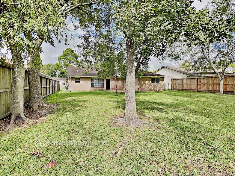 Building Photo - 5323 Bulen Ave
