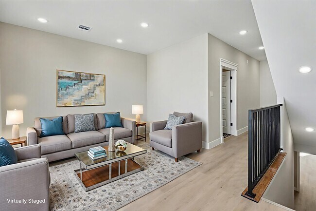 Building Photo - 5000 Higgins St