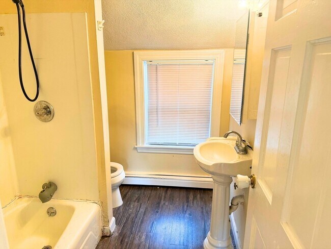 Building Photo - 104 Calvary St