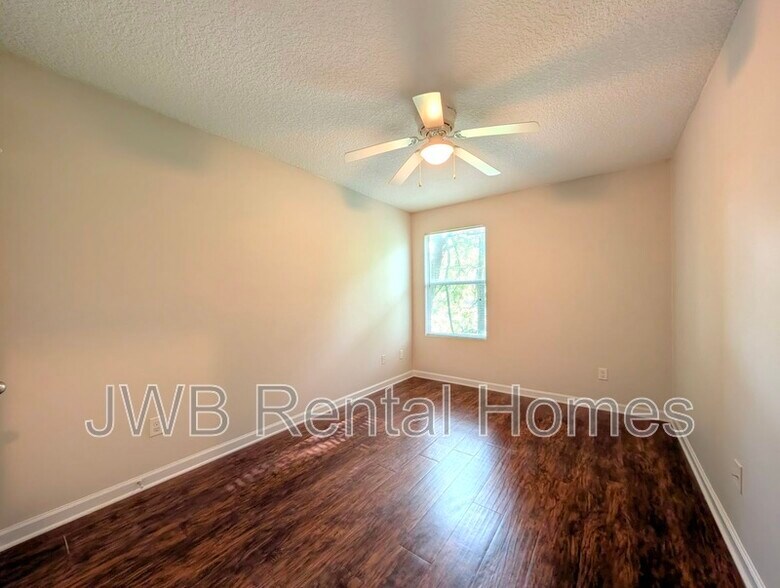 Building Photo - 807 Owen Ave