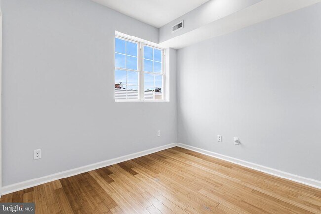 Building Photo - 2139 Latona St