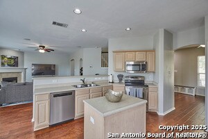 Building Photo - 935 Calico Garden