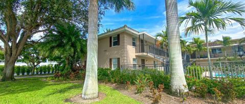 Building Photo - 2102 Alamanda Dr