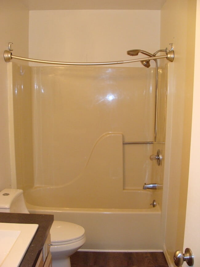 Building Photo - Bradford Place 2 Bedroom Condo