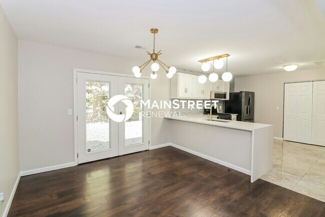 Building Photo - 3 Bedroom Pet-Friendly Home in Marietta, GA with Main Street Renewal