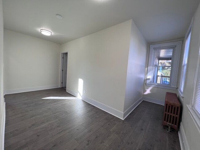 Building Photo - Updated 3 BR 2.5 bath house now available!