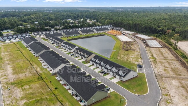Building Photo - 136 Talladega Dr
