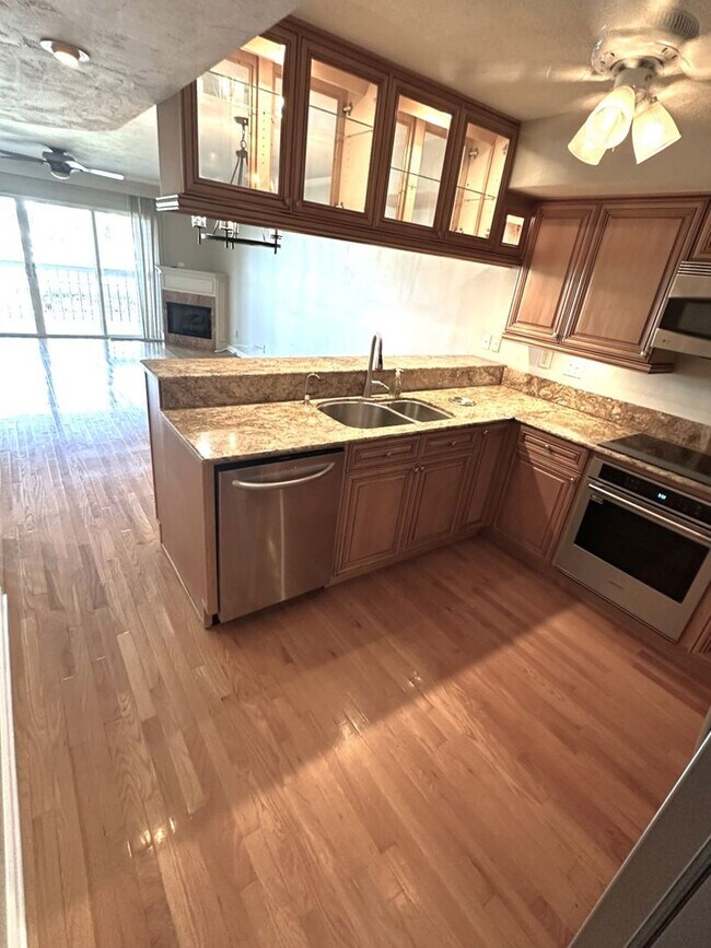 Building Photo - Tierra Verde WATERFRONT Annual Unfurn. 3BR 3BA 2 Car Tandem Garage Townhome w/SLIP