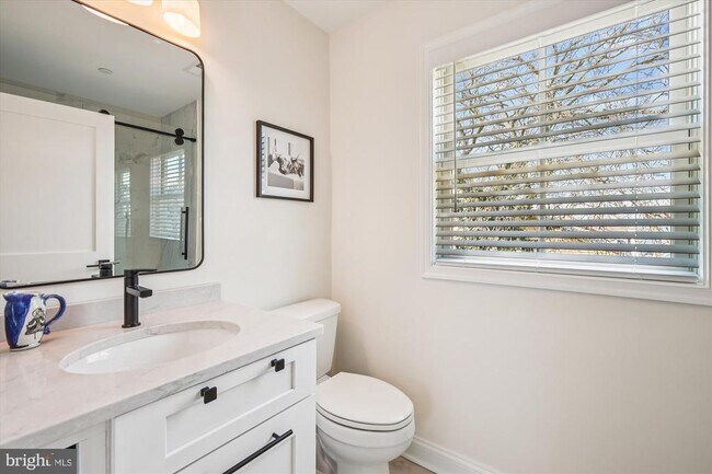 Building Photo - 607 North St