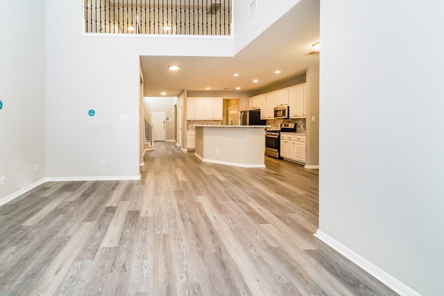 Building Photo - 909 Hot Spring Valley