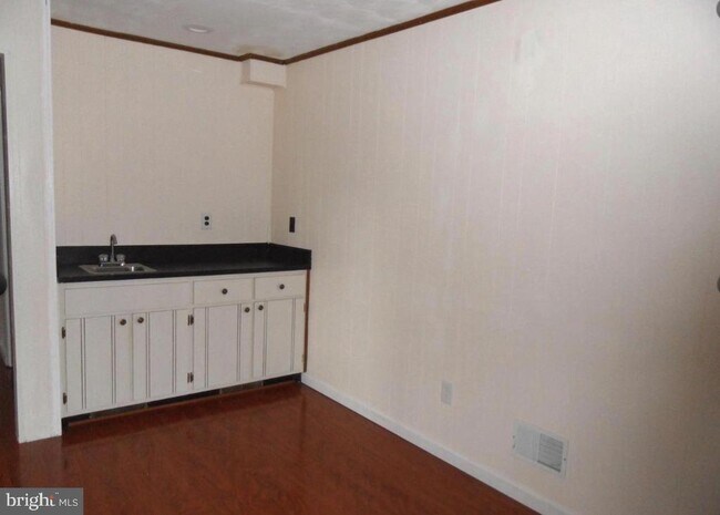 Building Photo - 9400 Tiller Dr