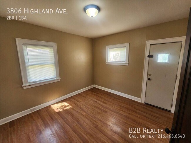 Building Photo - 3806 Highland Rd