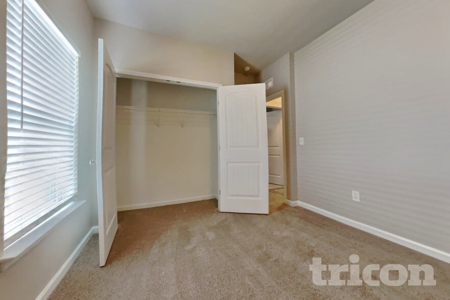 Building Photo - 156 Lakemont Dr
