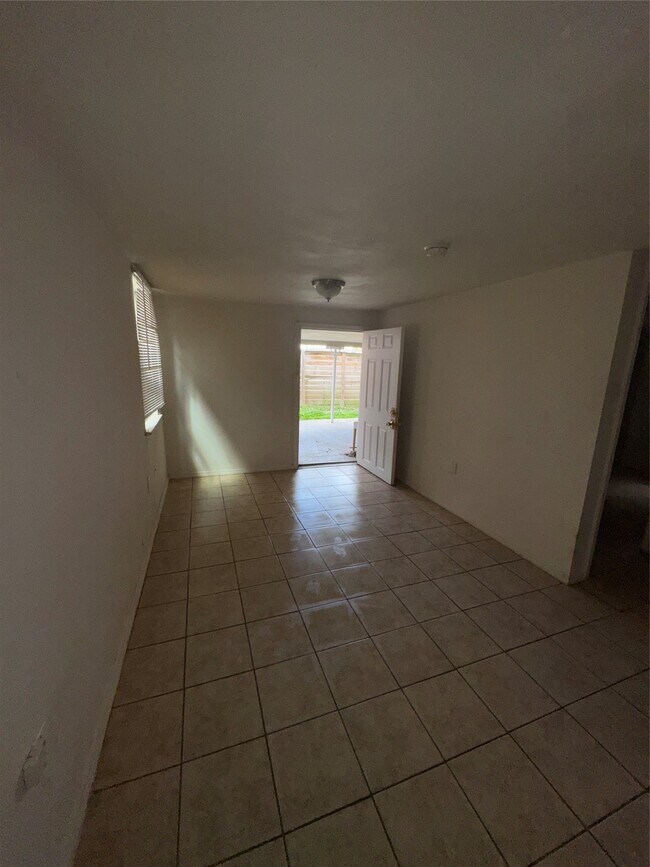 Building Photo - 2501 Truxillo St