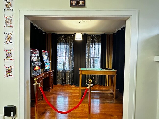Building Photo - Charming Cleveland Heights Home in Prime Location