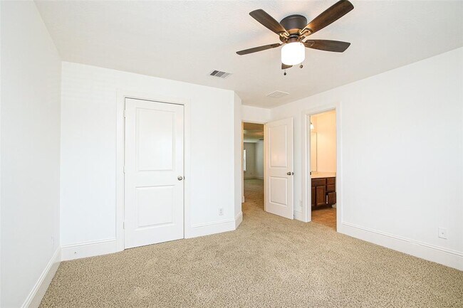 Building Photo - 8127 Caroline Ridge Dr
