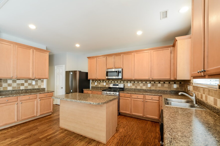 Building Photo - 605 Averasboro Dr