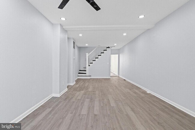 Building Photo - 1669 N Milton Ave