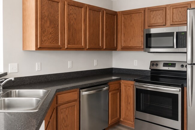Building Photo - MAINEVILLE - Open concept 2 bed 2 bath condo