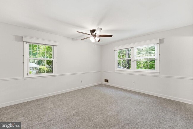 Building Photo - 8609 Woodview Dr