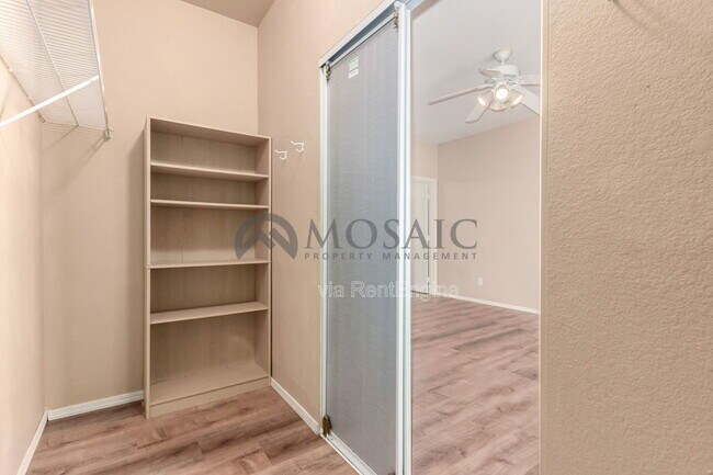 Building Photo - 6118 E Valley View Dr
