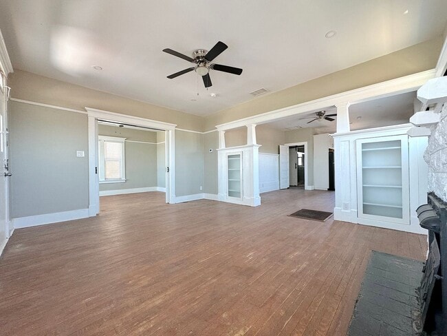 Building Photo - Sunset Heights Historic Home - 3Bed Refrig A/C!