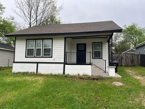 Building Photo - 1515 W Woodard St