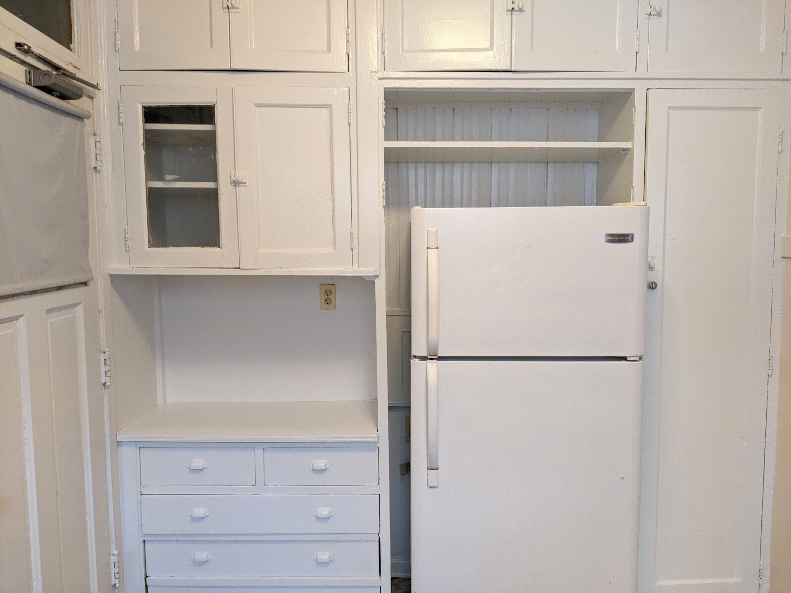 Building Photo - 731 Hinman Ave