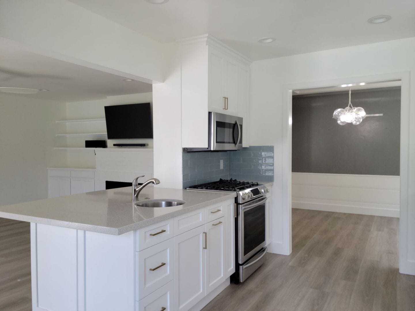 Building Photo - Stunning Remodeled 4 Bedroom House with Large Front Yard, Garage, Pool & Spa in Studio City!