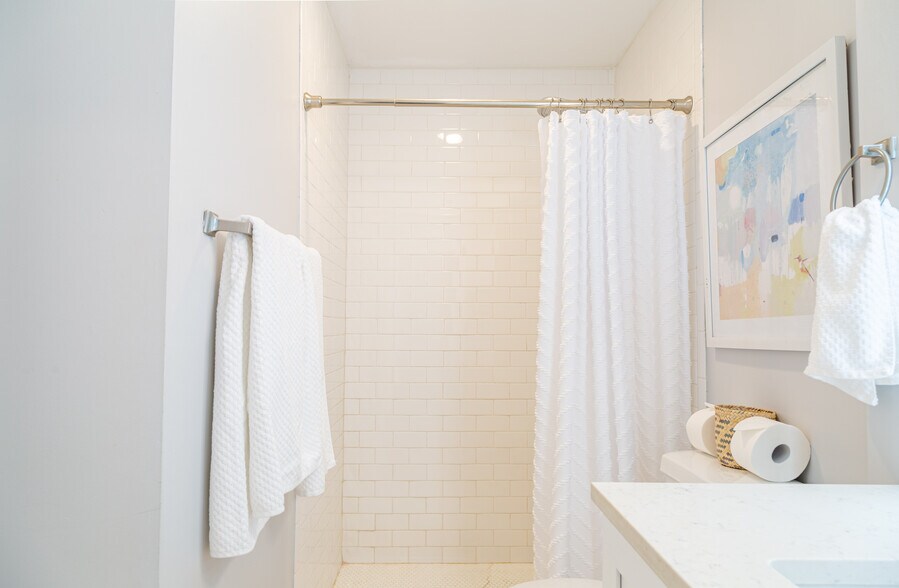 Building Photo - 6410 Chimney Creek Cir