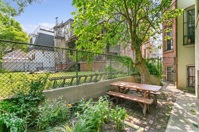 Building Photo - 110 Summit Ave