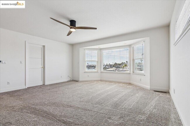 Building Photo - 5752 Drakes Dr