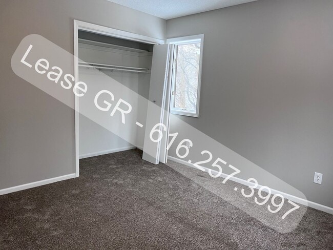 Building Photo - Recently Updated 4 Bedroom Duplex!