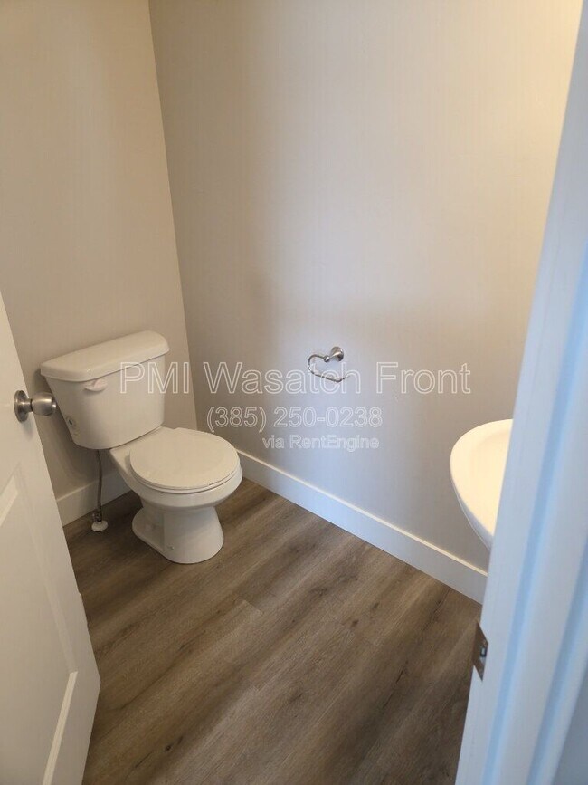 Building Photo - 5317 W Wedel Dr