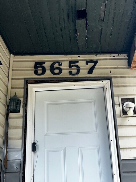Building Photo - 5657 Roosevelt Pl