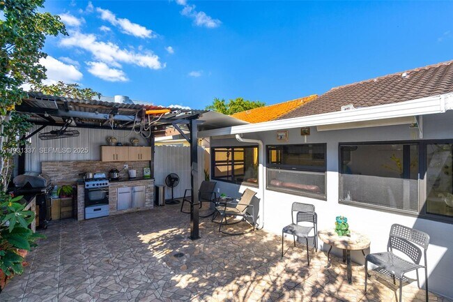 Building Photo - 2140 W 53rd St