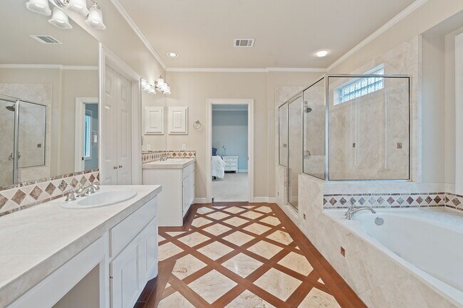 Building Photo - 6636 Dogwood Creek Dr