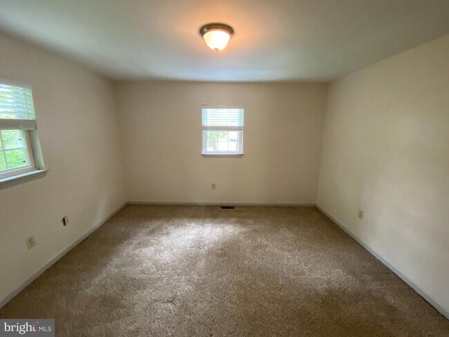 Building Photo - 35 Benburb Rd