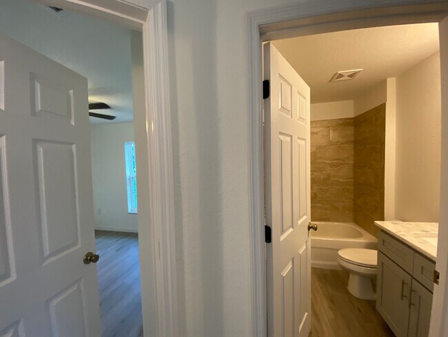 Building Photo - Custom Home - Desirable SW Ocala neighborh...