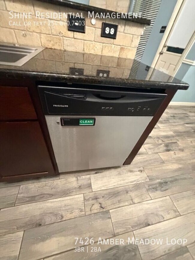 Building Photo - 7426 Amber Meadow Loop