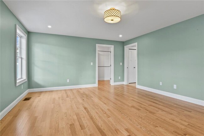 Building Photo - 95 Honeysuckle Rd