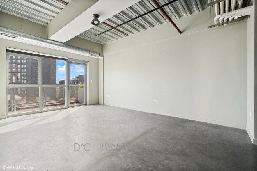 Building Photo - 1255 N Milwaukee Ave
